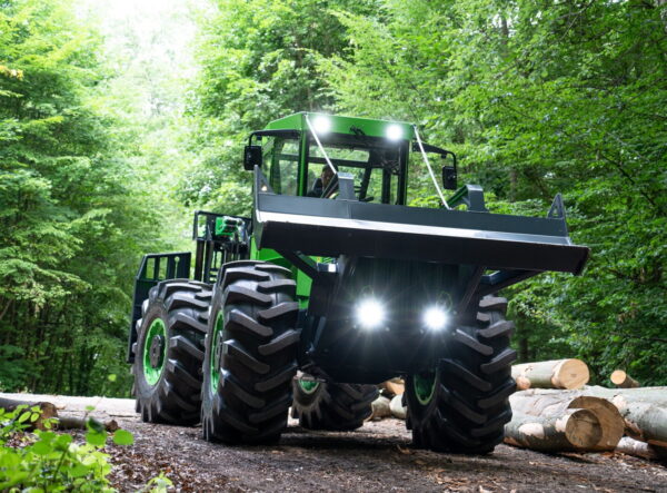 lesni_traktor_equus-135-bh-2 EQUUS 135 BH