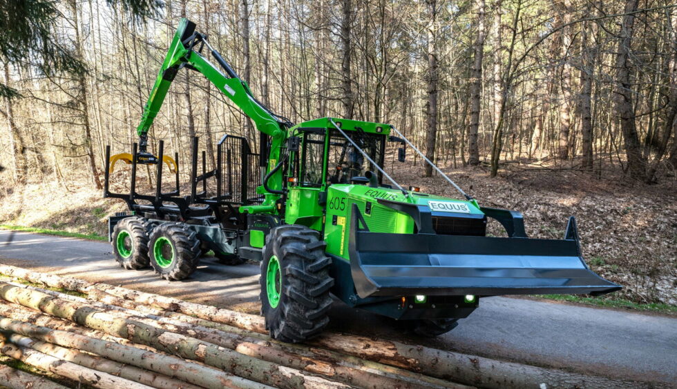 Šestikolový lesní traktor EQUUS 605 6WDC