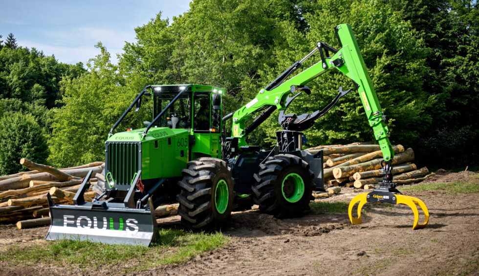 Lesní traktor EQUUS 605 UN