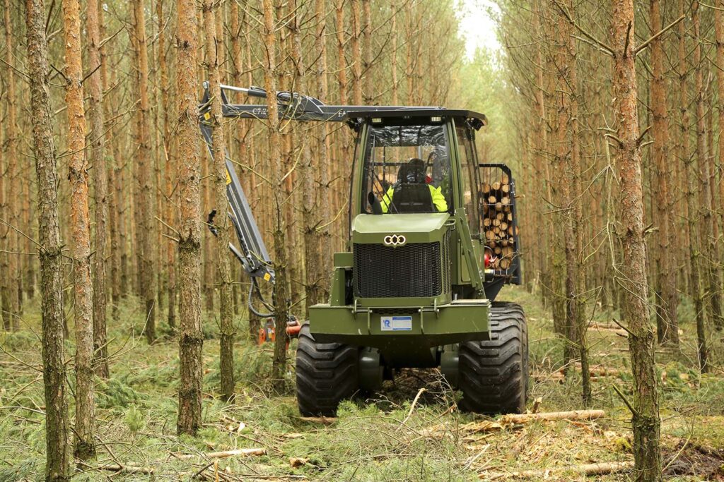 Kiegyensúlyozó traktor FARMA LF8