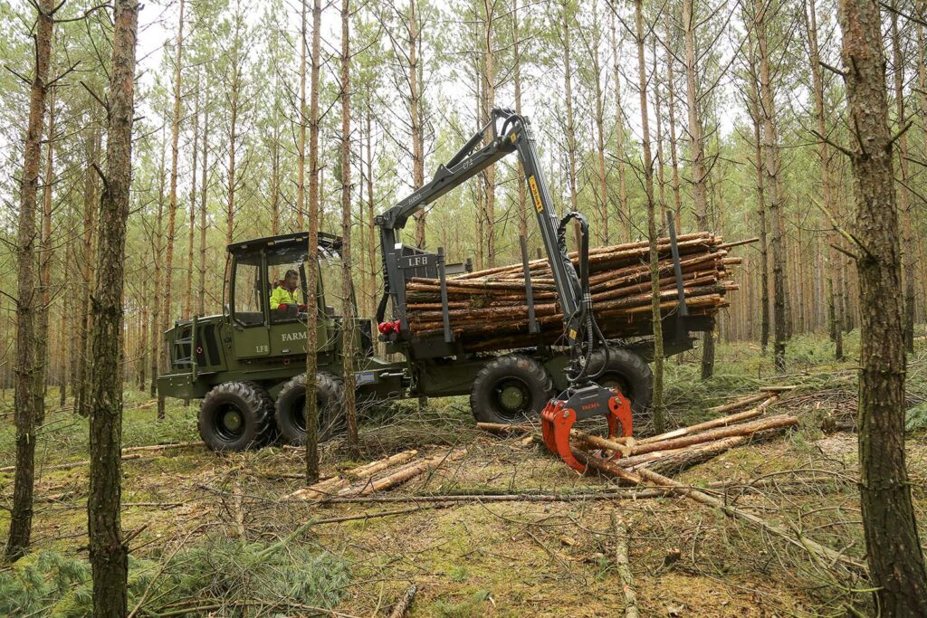 Kiegyensúlyozó traktor FARMA LF8