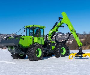 Lesní traktor EQUUS 240 UN
