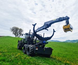 Lesní traktor EQUUS 240 6WDC