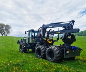 Lesní traktor EQUUS 240 6WDC