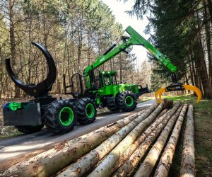 Šestikolový lesní traktor EQUUS 605 6WDC