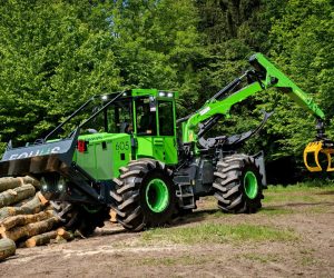 Lesní traktor EQUUS 605 UN
